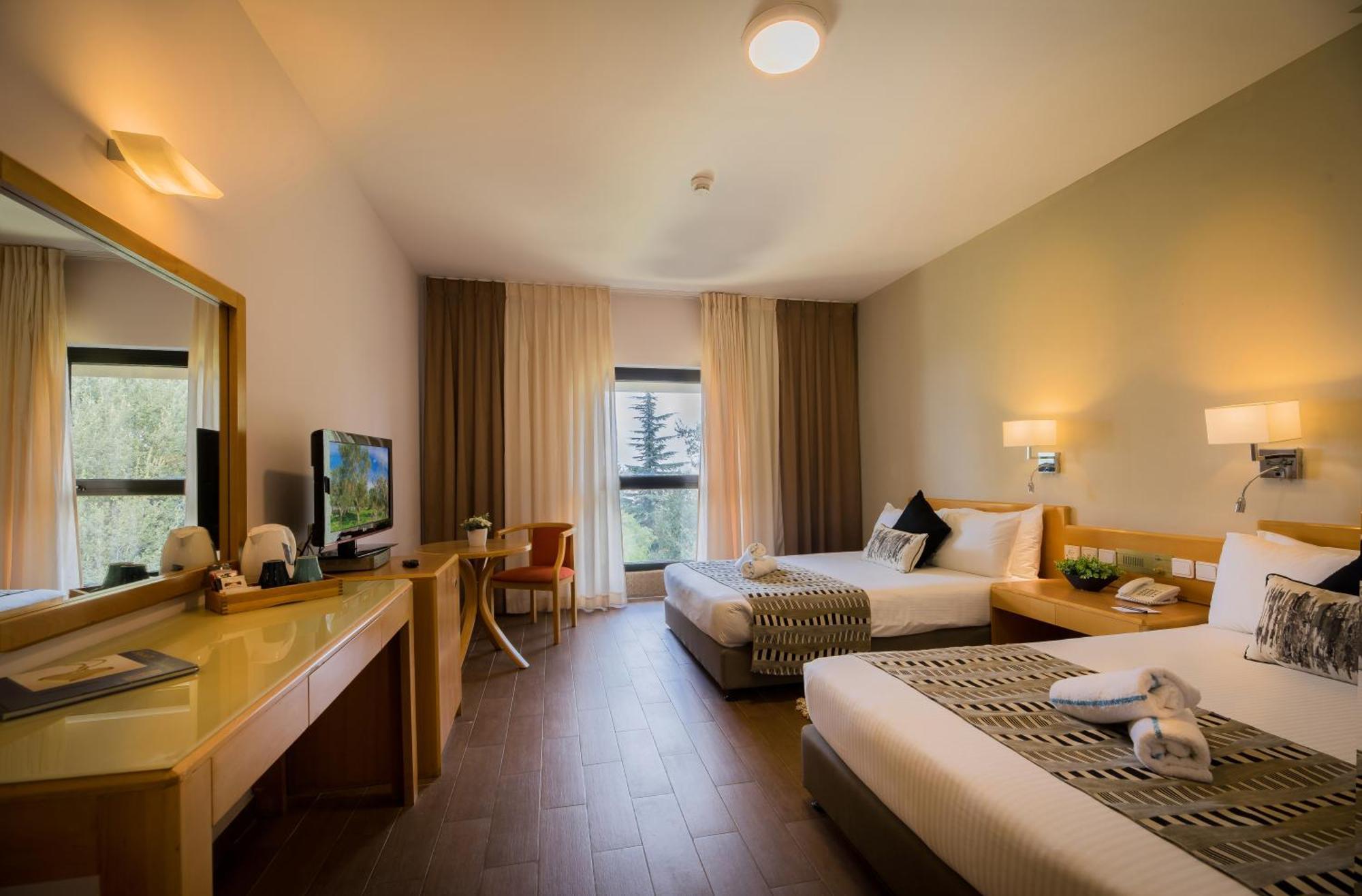 C Hotel Neve Ilan Εξωτερικό φωτογραφία