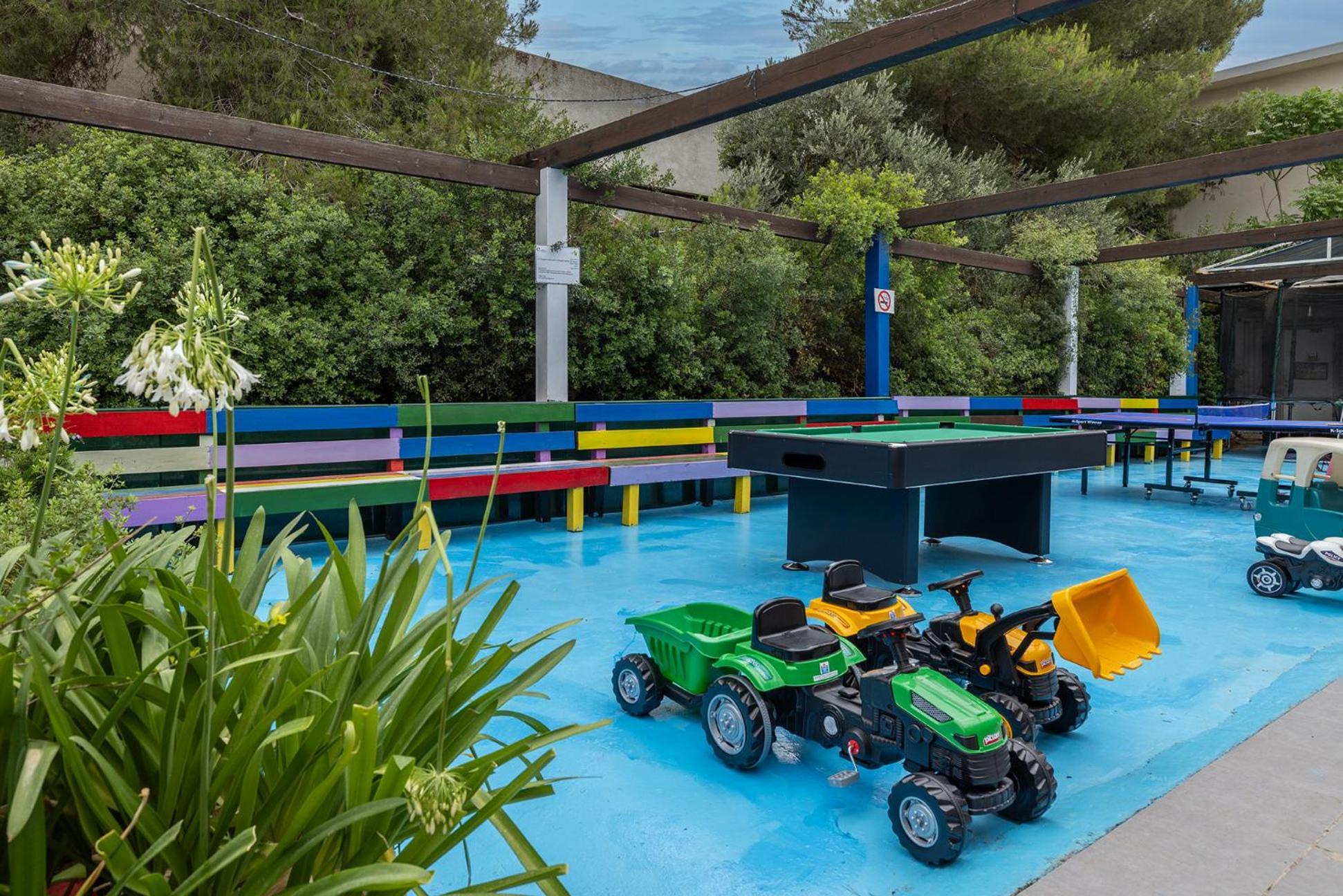 C Hotel Neve Ilan Εξωτερικό φωτογραφία