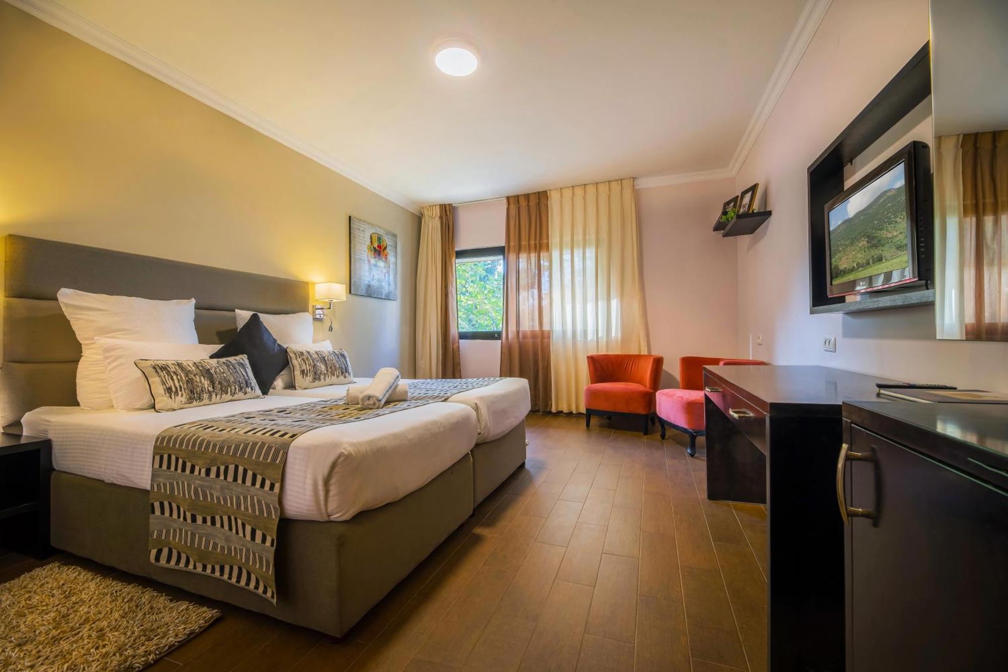 C Hotel Neve Ilan Εξωτερικό φωτογραφία