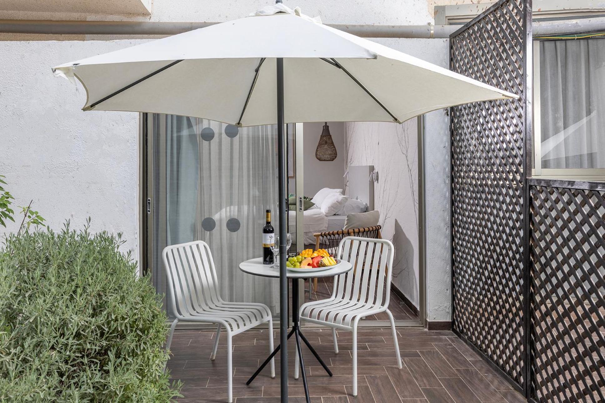 C Hotel Neve Ilan Εξωτερικό φωτογραφία