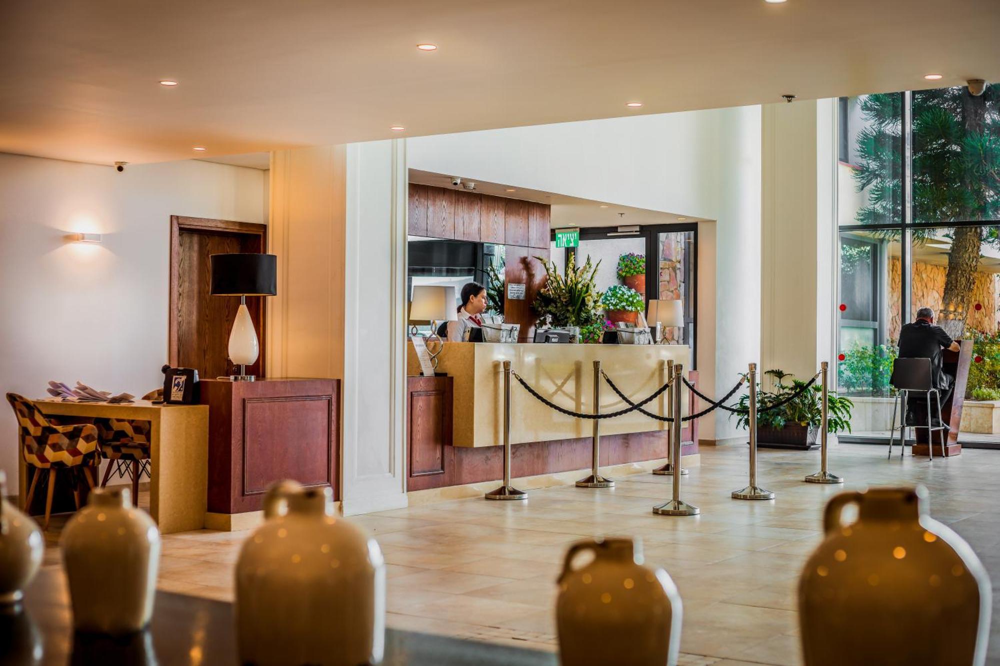 C Hotel Neve Ilan Εξωτερικό φωτογραφία