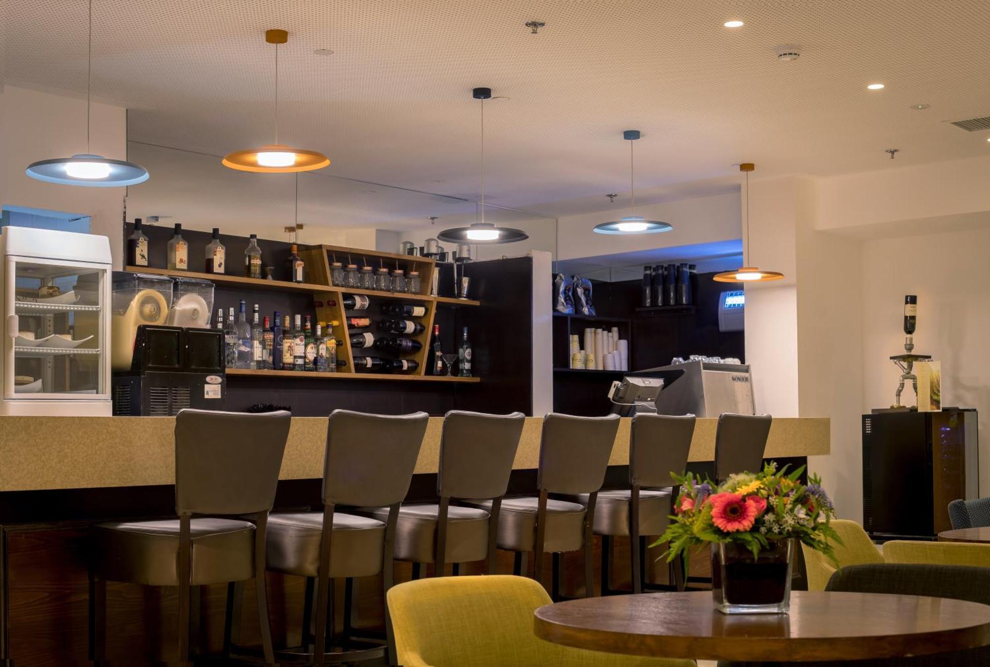 C Hotel Neve Ilan Εξωτερικό φωτογραφία