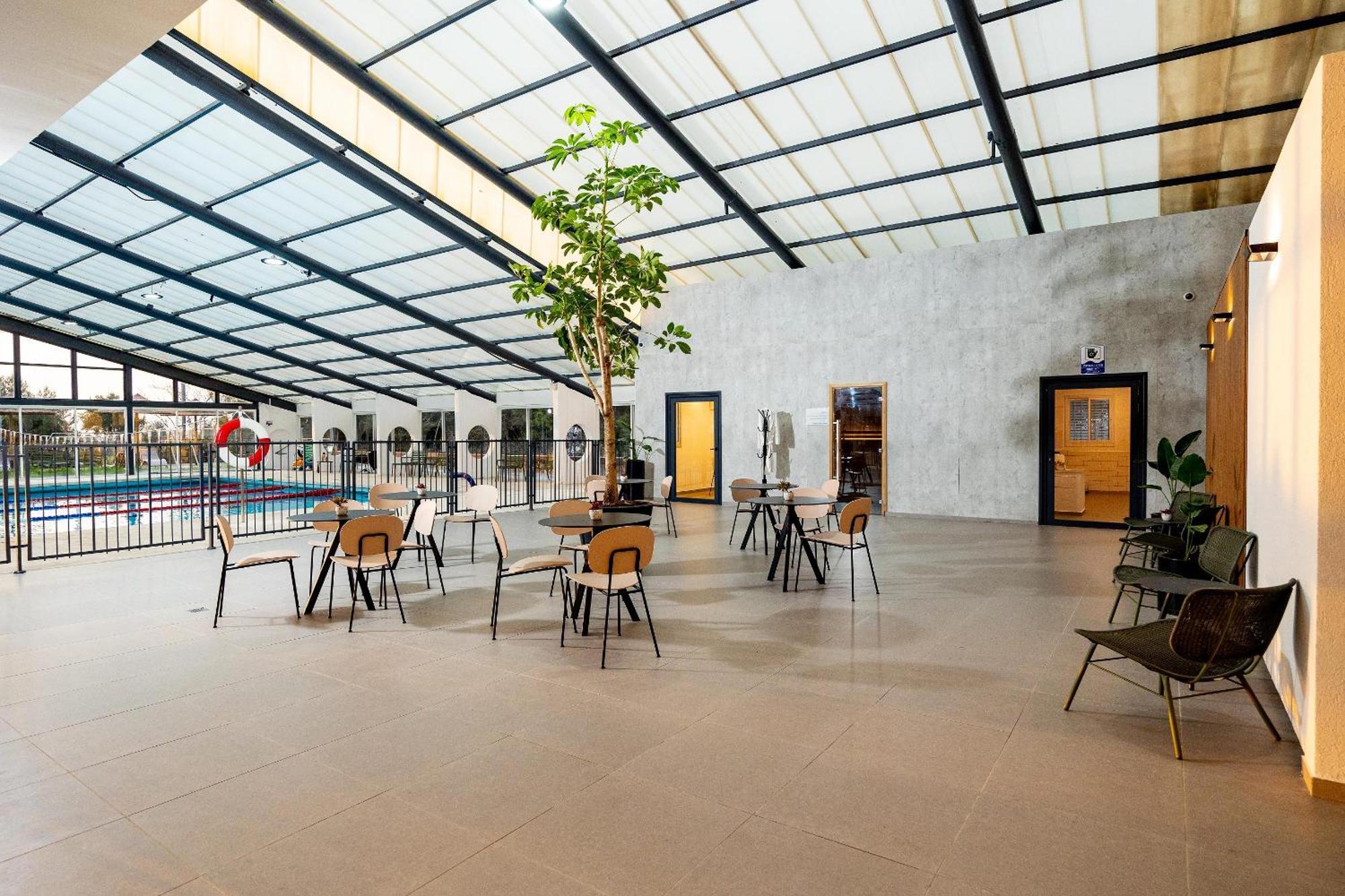C Hotel Neve Ilan Εξωτερικό φωτογραφία