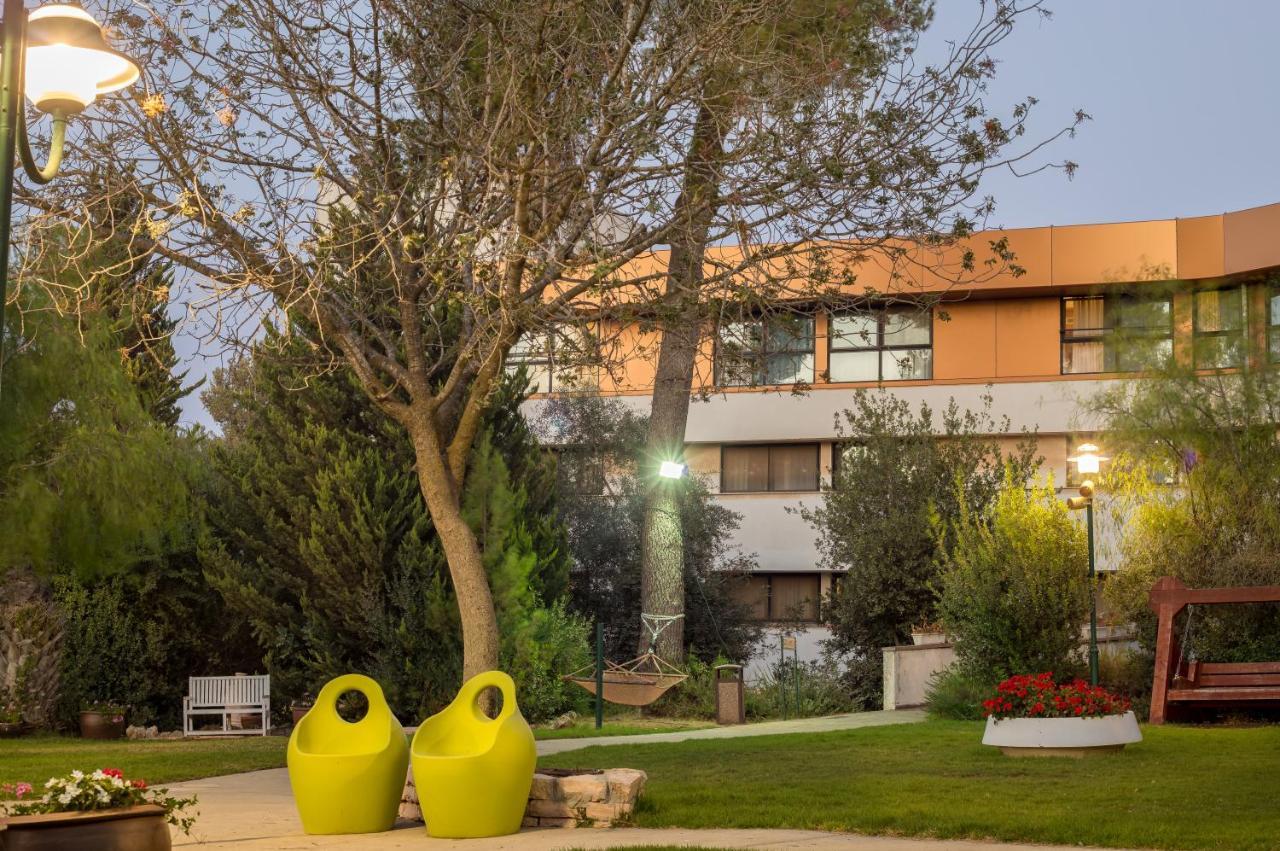 C Hotel Neve Ilan Εξωτερικό φωτογραφία